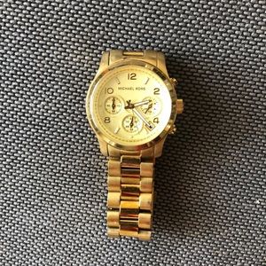 Michael Kors Woman’s Watch Gold!